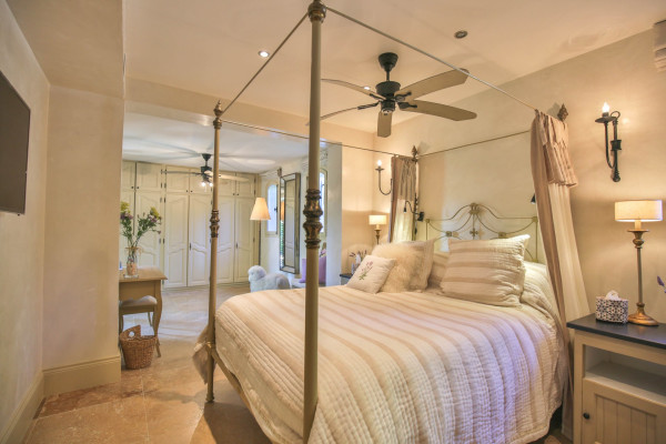 villa in Mougins : Luxury Seven Bedroom Villa to Rent in Mougins - Photo 31