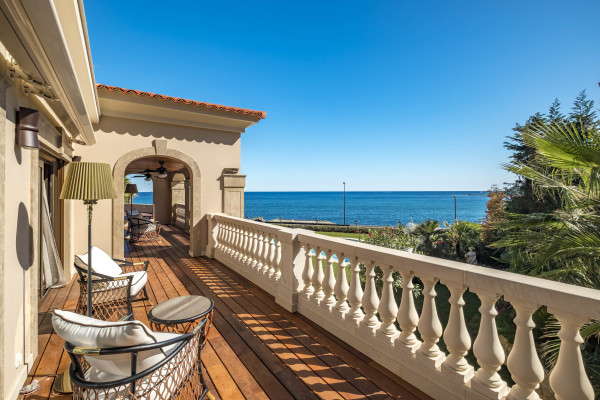 villa in Cap d'Antibes : Rent stunning 7 bedroom villa on the Cap d'Antibes with spacious gardens, pool and private beach! - Photo 83