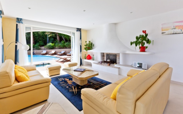 villa in Cannes : Rent modern 7 bedroom villa in the hills of Cannes with stunning sea views, large garden, cinema and easy access into Cannes - Photo 9