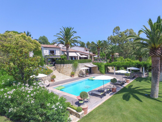 villa in Mougins : Luxury Seven Bedroom Villa to Rent in Mougins - Photo 0
