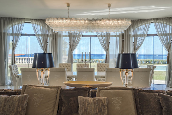 villa in Cap d'Antibes : Rent stunning 7 bedroom villa on the Cap d'Antibes with spacious gardens, pool and private beach! - Photo 27