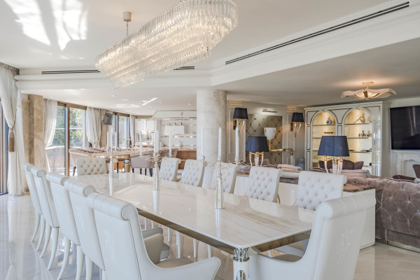 villa in Cap d'Antibes : Rent stunning 7 bedroom villa on the Cap d'Antibes with spacious gardens, pool and private beach! - Photo 32