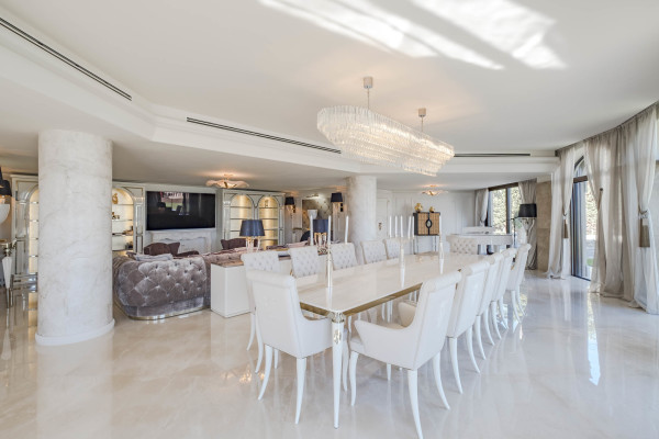 villa in Cap d'Antibes : Rent stunning 7 bedroom villa on the Cap d'Antibes with spacious gardens, pool and private beach! - Photo 31