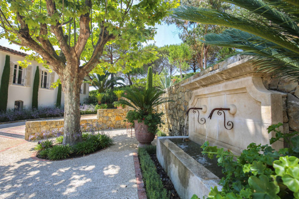 villa in Mougins : Luxury Seven Bedroom Villa to Rent in Mougins - Photo 9