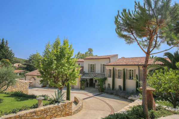 villa in Mougins : Luxury Seven Bedroom Villa to Rent in Mougins - Photo 8
