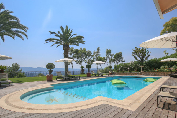 villa in Mougins : Luxury Seven Bedroom Villa to Rent in Mougins - Photo 5