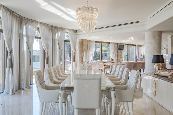 villa in Cap d'Antibes : Rent stunning 7 bedroom villa on the Cap d'Antibes with spacious gardens, pool and private beach! - Photo 33