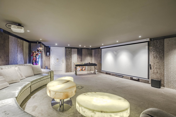 villa in Cap d'Antibes : Rent stunning 7 bedroom villa on the Cap d'Antibes with spacious gardens, pool and private beach! - Photo 23