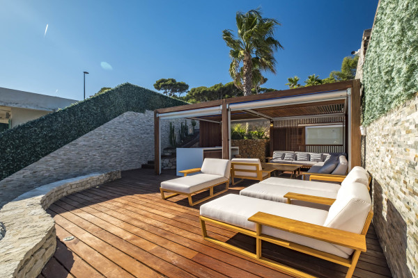 villa in Cap d'Antibes : Rent stunning 7 bedroom villa on the Cap d'Antibes with spacious gardens, pool and private beach! - Photo 40