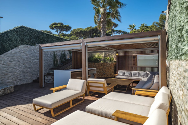 villa in Cap d'Antibes : Rent stunning 7 bedroom villa on the Cap d'Antibes with spacious gardens, pool and private beach! - Photo 55