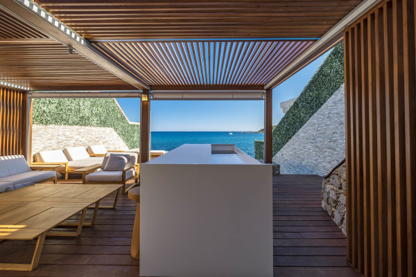 villa in Cap d'Antibes : Rent stunning 7 bedroom villa on the Cap d'Antibes with spacious gardens, pool and private beach! - Photo 48