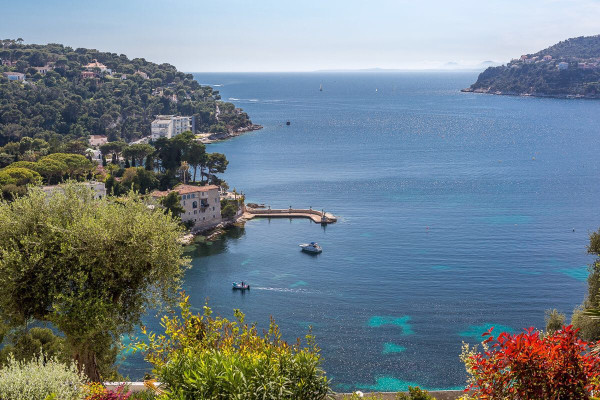 villa in Saint-Jean-Cap-Ferrat : Rent Stunning property in Beaulieu with incredible views over the Sea, Monaco and Cap d'antibes - Photo 3