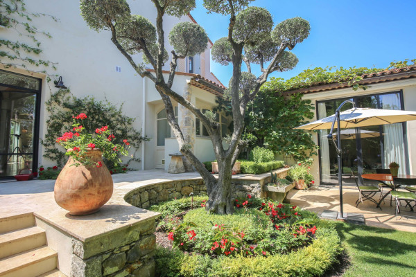 villa in Mougins : Luxury Seven Bedroom Villa to Rent in Mougins - Photo 14