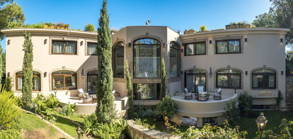 villa in Cap d'Antibes : Rent stunning 7 bedroom villa on the Cap d'Antibes with spacious gardens, pool and private beach! - Photo 67