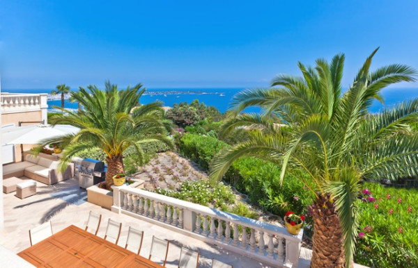 villa in Cannes : Rent modern 7 bedroom villa in the hills of Cannes with stunning sea views, large garden, cinema and easy access into Cannes - Photo 21