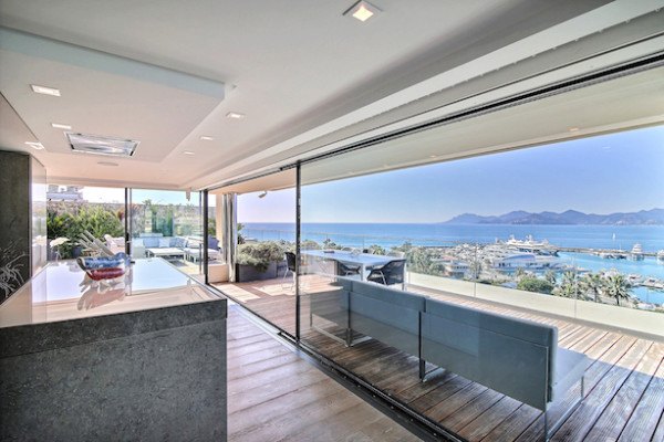 apartment in Cannes : Rent prestigious 5 bedroom penthouse on the famous Croisette with stunning sea views - Photo 15