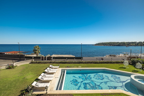 villa in Cap d'Antibes : Rent stunning 7 bedroom villa on the Cap d'Antibes with spacious gardens, pool and private beach! - Photo 11