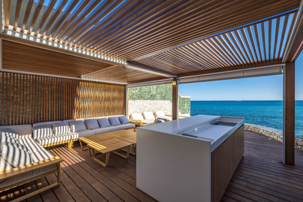 villa in Cap d'Antibes : Rent stunning 7 bedroom villa on the Cap d'Antibes with spacious gardens, pool and private beach! - Photo 53