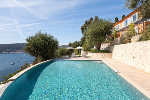 villa in Saint-Jean-Cap-Ferrat : Rent Stunning property in Beaulieu with incredible views over the Sea, Monaco and Cap d'antibes - Photo 2