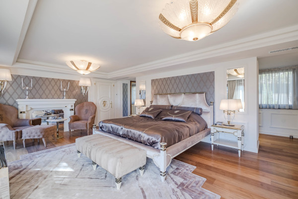 villa in Cap d'Antibes : Rent stunning 7 bedroom villa on the Cap d'Antibes with spacious gardens, pool and private beach! - Photo 62