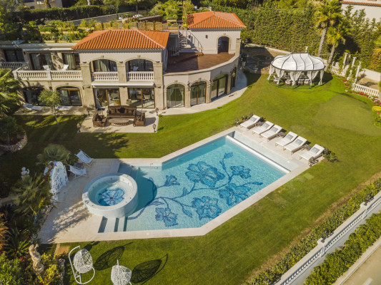 villa in Cap d'Antibes : Rent stunning 7 bedroom villa on the Cap d'Antibes with spacious gardens, pool and private beach! - Photo 15