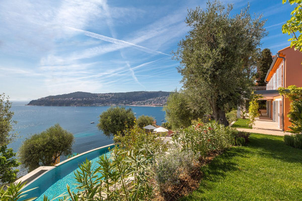 villa in Saint-Jean-Cap-Ferrat : Rent Stunning property in Beaulieu with incredible views over the Sea, Monaco and Cap d'antibes - Photo 8