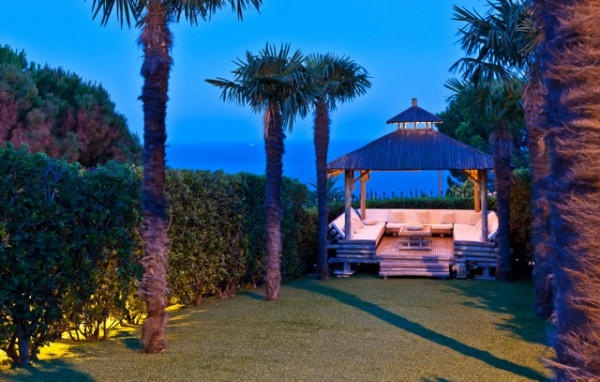 villa in Cannes : Rent modern 7 bedroom villa in the hills of Cannes with stunning sea views, large garden, cinema and easy access into Cannes - Photo 7