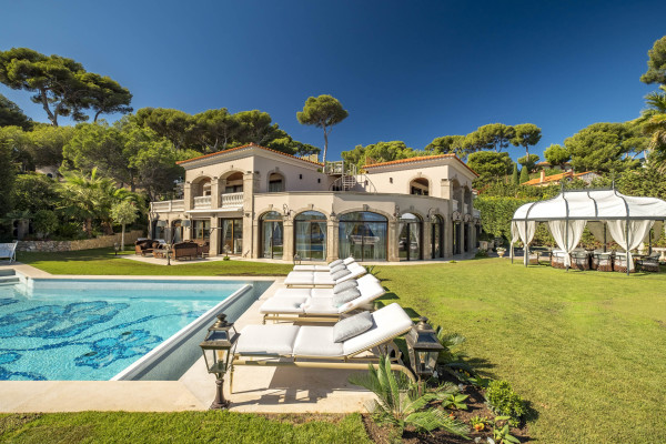 villa in Cap d'Antibes : Rent stunning 7 bedroom villa on the Cap d'Antibes with spacious gardens, pool and private beach! - Photo 10