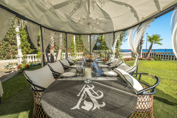 villa in Cap d'Antibes : Rent stunning 7 bedroom villa on the Cap d'Antibes with spacious gardens, pool and private beach! - Photo 7
