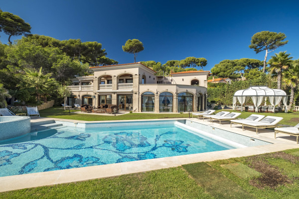 villa in Cap d'Antibes : Rent stunning 7 bedroom villa on the Cap d'Antibes with spacious gardens, pool and private beach! - Photo 76