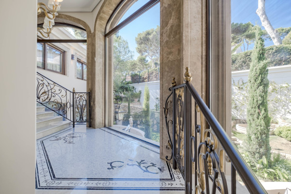 villa in Cap d'Antibes : Rent stunning 7 bedroom villa on the Cap d'Antibes with spacious gardens, pool and private beach! - Photo 88