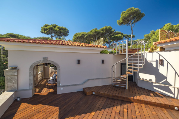 villa in Cap d'Antibes : Rent stunning 7 bedroom villa on the Cap d'Antibes with spacious gardens, pool and private beach! - Photo 82