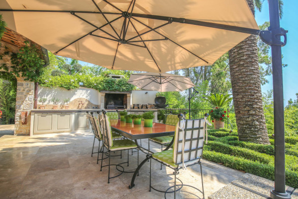 villa in Mougins : Luxury Seven Bedroom Villa to Rent in Mougins - Photo 2