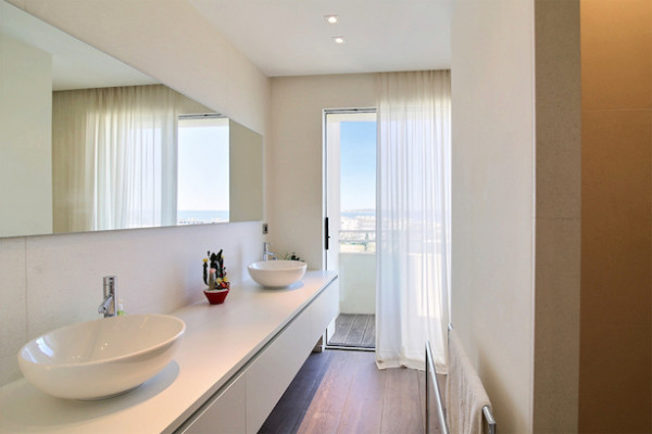 apartment in Cannes : Rent prestigious 5 bedroom penthouse on the famous Croisette with stunning sea views - Photo 19