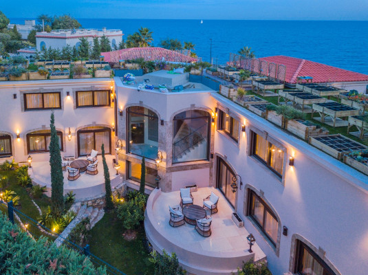 villa in Cap d'Antibes : Rent stunning 7 bedroom villa on the Cap d'Antibes with spacious gardens, pool and private beach! - Photo 3