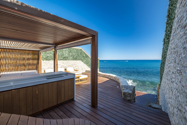 villa in Cap d'Antibes : Rent stunning 7 bedroom villa on the Cap d'Antibes with spacious gardens, pool and private beach! - Photo 57