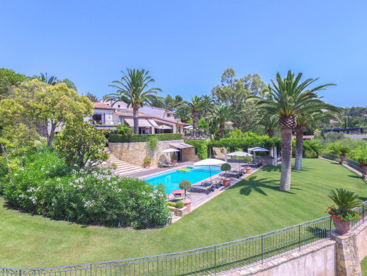 villa in Mougins : Luxury Seven Bedroom Villa to Rent in Mougins - Photo 40