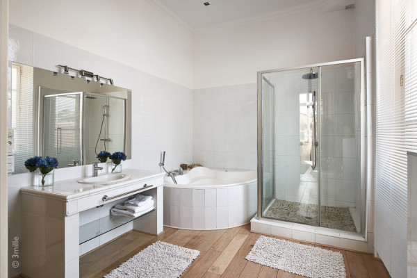 villa in Cannes : Rent gorgeous 5 bedroom villa with pool in the heart of Vallauris, Cannes with easy access to the Croisette, beaches with pool. - Photo 35