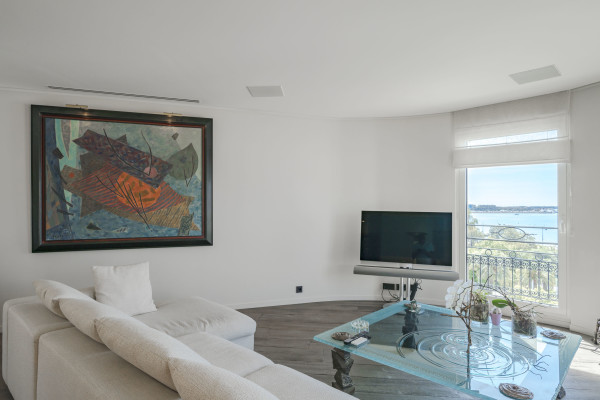 apartment in Cannes : Rent Huge penthouse on the Croisette and across the street from the Palais with panoramic views and pool on the roof - Photo 22