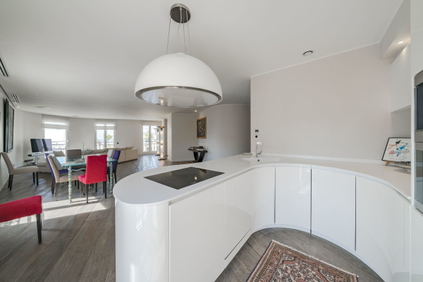 apartment in Cannes : Rent Huge penthouse on the Croisette and across the street from the Palais with panoramic views and pool on the roof - Photo 31