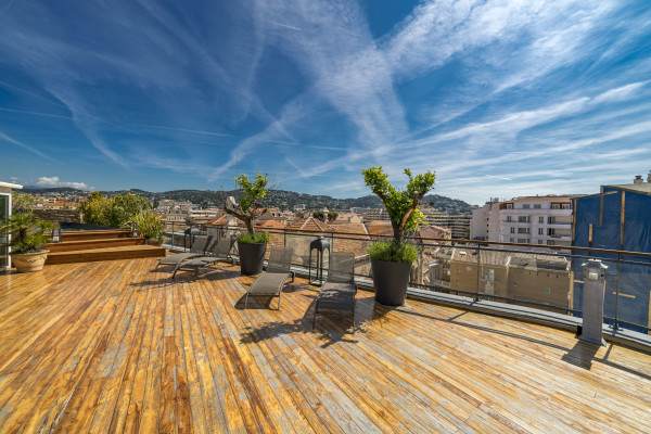 apartment in Cannes : Rent Huge penthouse on the Croisette and across the street from the Palais with panoramic views and pool on the roof - Photo 19