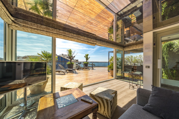 apartment in Cannes : Rent Huge penthouse on the Croisette and across the street from the Palais with panoramic views and pool on the roof - Photo 6