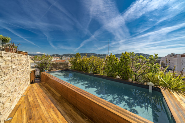 apartment in Cannes : Rent Huge penthouse on the Croisette and across the street from the Palais with panoramic views and pool on the roof - Photo 10