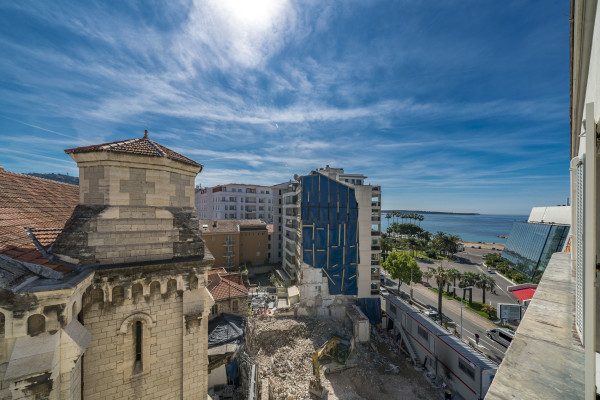 apartment in Cannes : Rent Huge penthouse on the Croisette and across the street from the Palais with panoramic views and pool on the roof - Photo 52