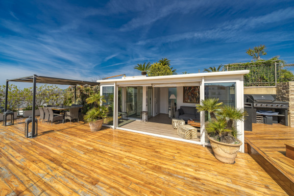 apartment in Cannes : Rent Huge penthouse on the Croisette and across the street from the Palais with panoramic views and pool on the roof - Photo 4