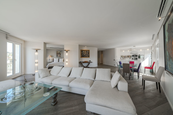 apartment in Cannes : Rent Huge penthouse on the Croisette and across the street from the Palais with panoramic views and pool on the roof - Photo 32