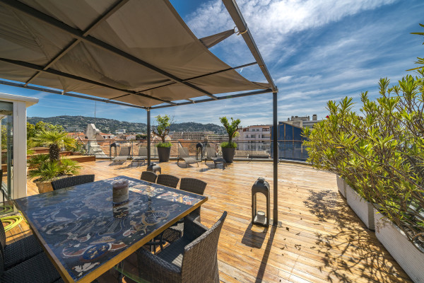 apartment in Cannes : Rent Huge penthouse on the Croisette and across the street from the Palais with panoramic views and pool on the roof - Photo 15