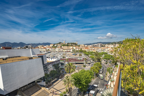 apartment in Cannes : Rent Huge penthouse on the Croisette and across the street from the Palais with panoramic views and pool on the roof - Photo 26