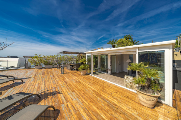 apartment in Cannes : Rent Huge penthouse on the Croisette and across the street from the Palais with panoramic views and pool on the roof - Photo 9