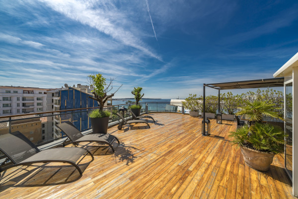 apartment in Cannes : Rent Huge penthouse on the Croisette and across the street from the Palais with panoramic views and pool on the roof - Photo 23